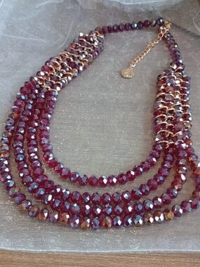 🎈🎈 Ruby Red/Gold Tone Faceted Crystal Necklace/Aurora Borealis/Necklace